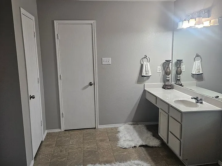 1306 Pigeon Ct — Photo 12