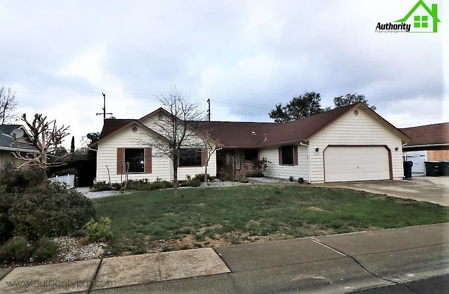 3 bed, 2.0 bath, 1650 sqft, $1,995 — Photo 3