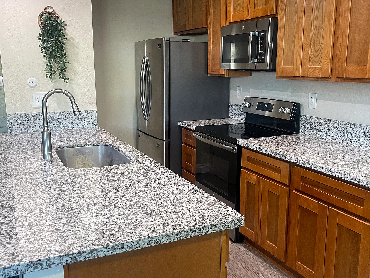 2 bed, 840 sqft, $1,800 — Photo 3