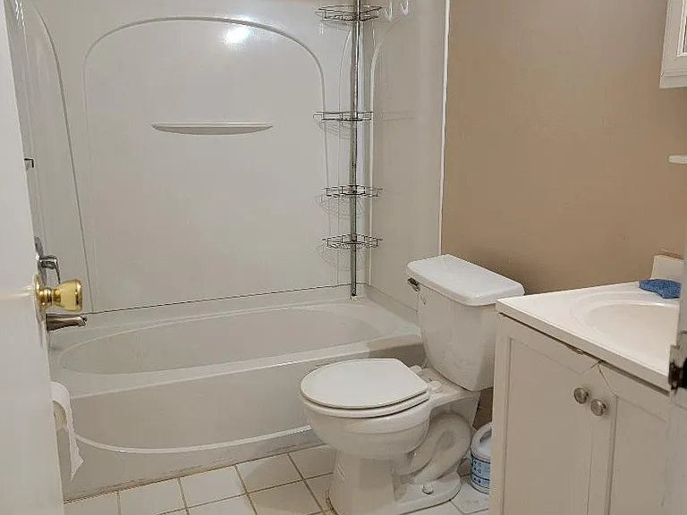 402 Whitpain Hls — Photo 4
