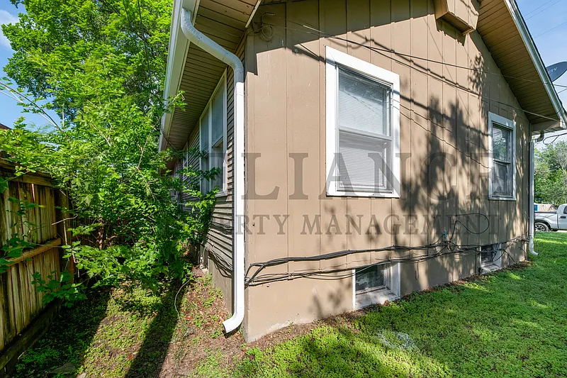 2 bed, 2.0 bath, 1661 sqft, $995 — Photo 3