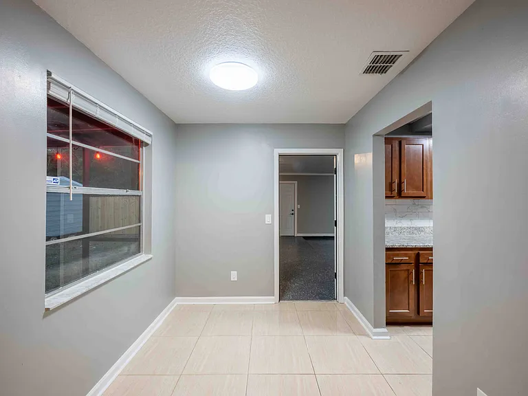 1623 Twin Oak Dr E — Photo 24