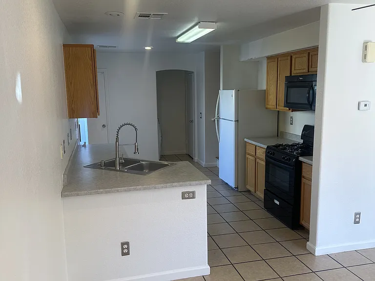9914 Keephills St — Photo 4