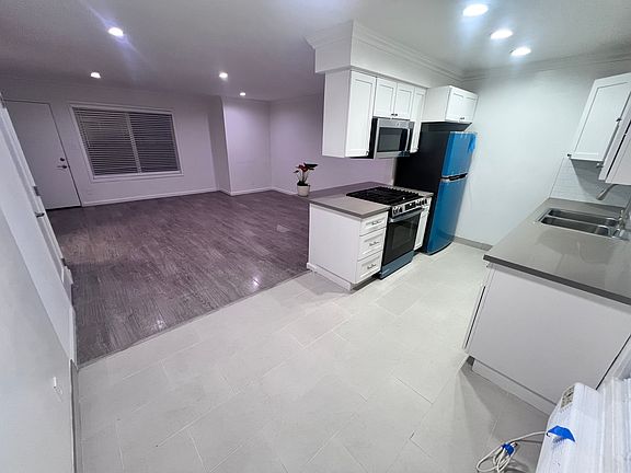 4th image of 1946 S Bedford St #3