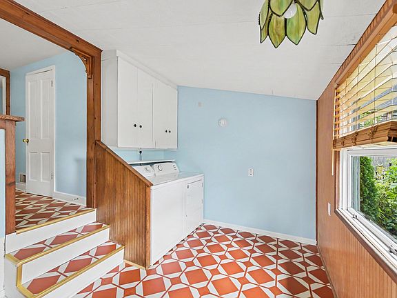 2nd image of 623 W 8th St