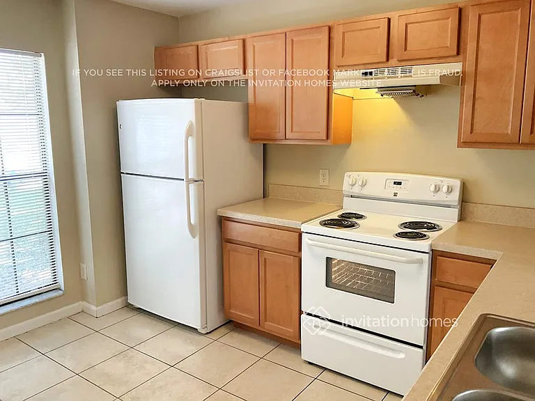 1070 Gwyn Cir — Photo 4