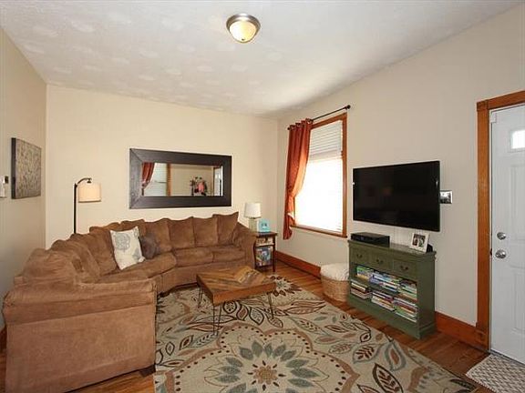 3rd image of 3933 Grove Ave