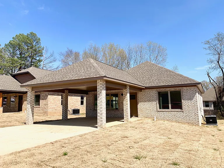 312 Wolf Den Dr — Photo 1