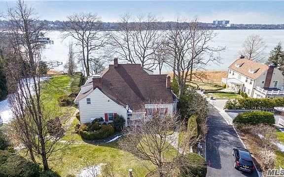 3rd image of 126 West Dr