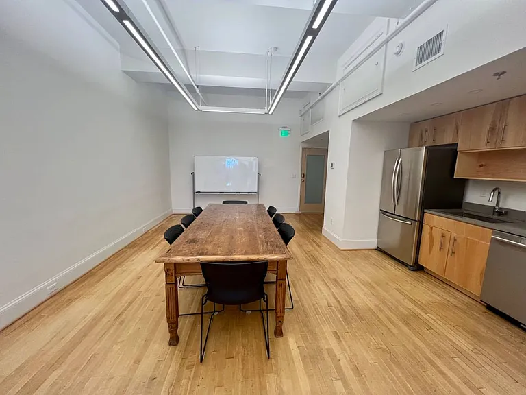 609 Market St E #107 — Photo 16