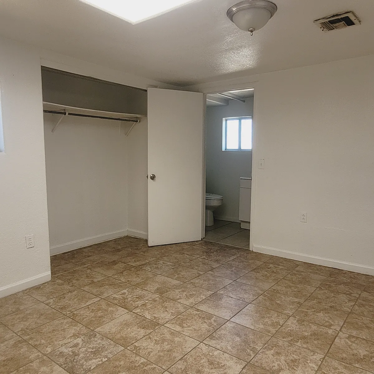 Building Photo - 4412 N 67th Ave #2