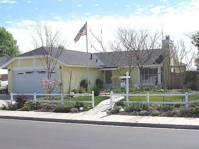 3BR 2BA+Family Room