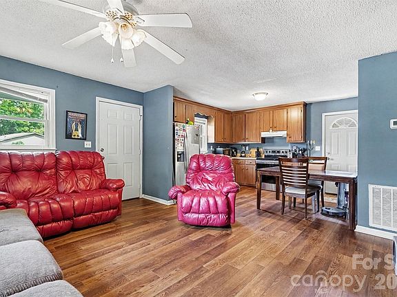 5th image of 105 W Church St