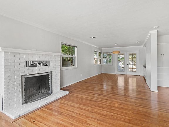 4th image of 131 Calvert Court