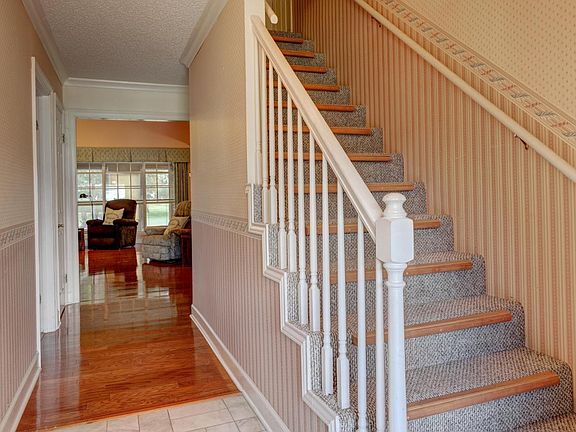 4th image of 200 Spyglass Ln