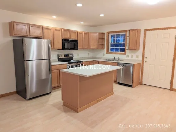 121 Canaan Rd APT 4, Hampden, ME 04444