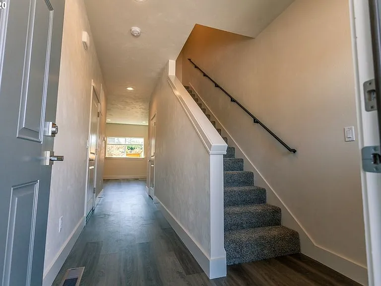 2614 Ross Ln — Photo 1