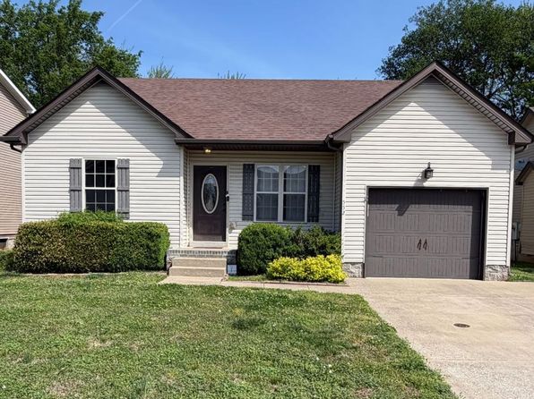 552 Falkland Cir