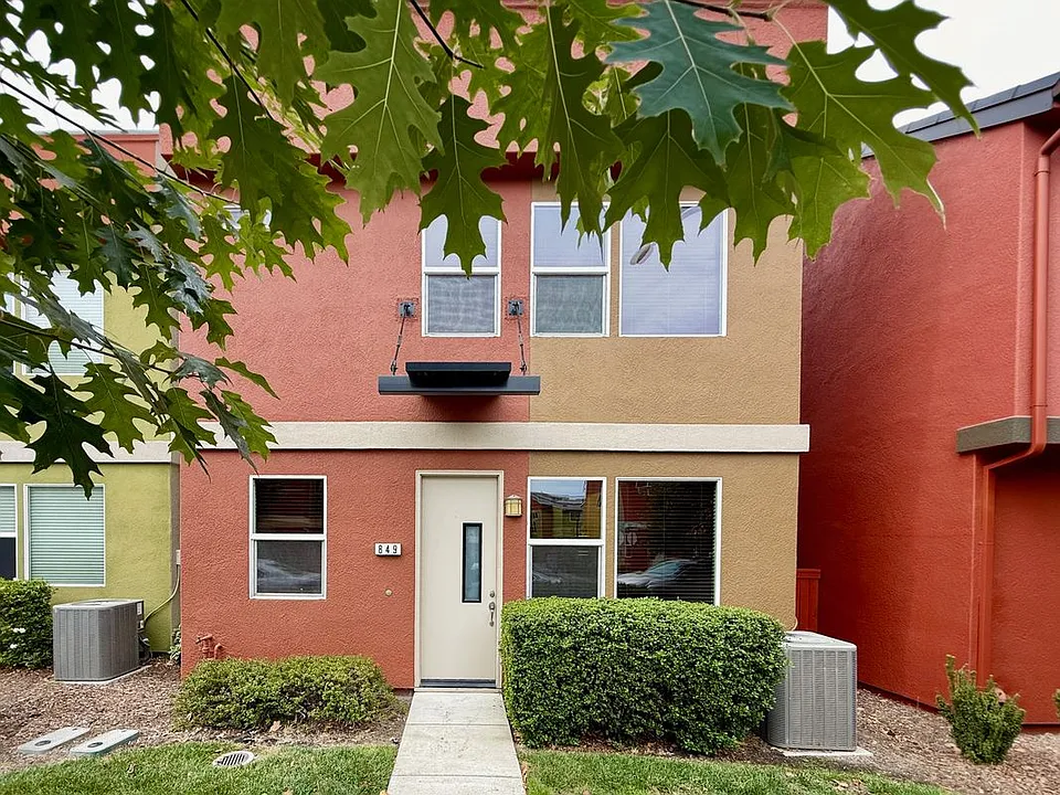849 Bronze Ln