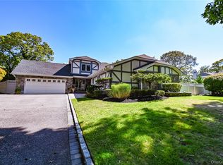 15 Weatherstone Way, Smithtown, NY