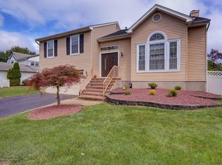 12 Heritage Dr, Howell, NJ 07731