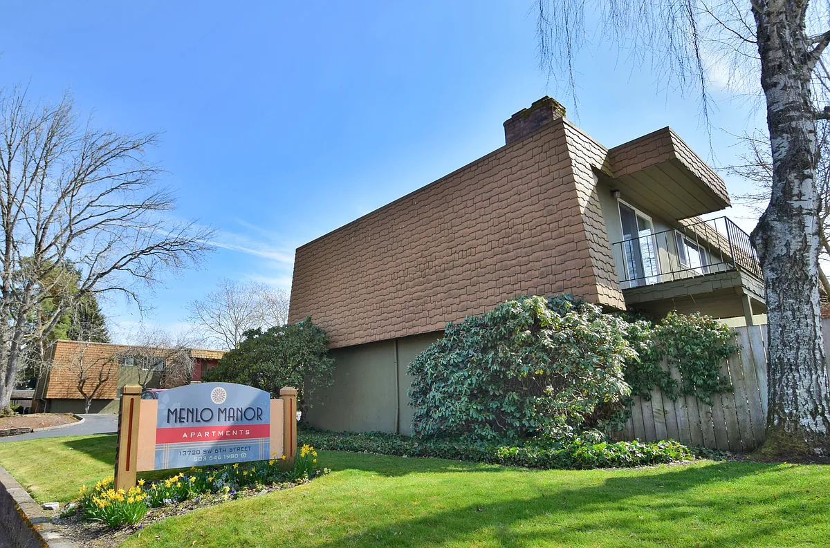 Building Photo - Menlo Manor