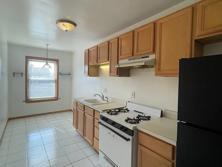 4022 W Montrose Ave — Photo 6