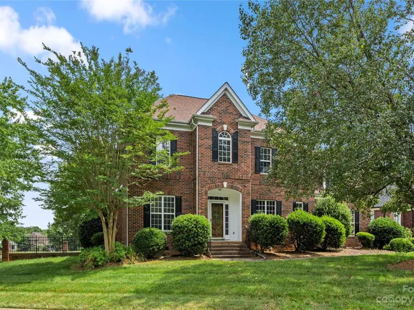 8003 Birdie Ct, Matthews, NC 28104