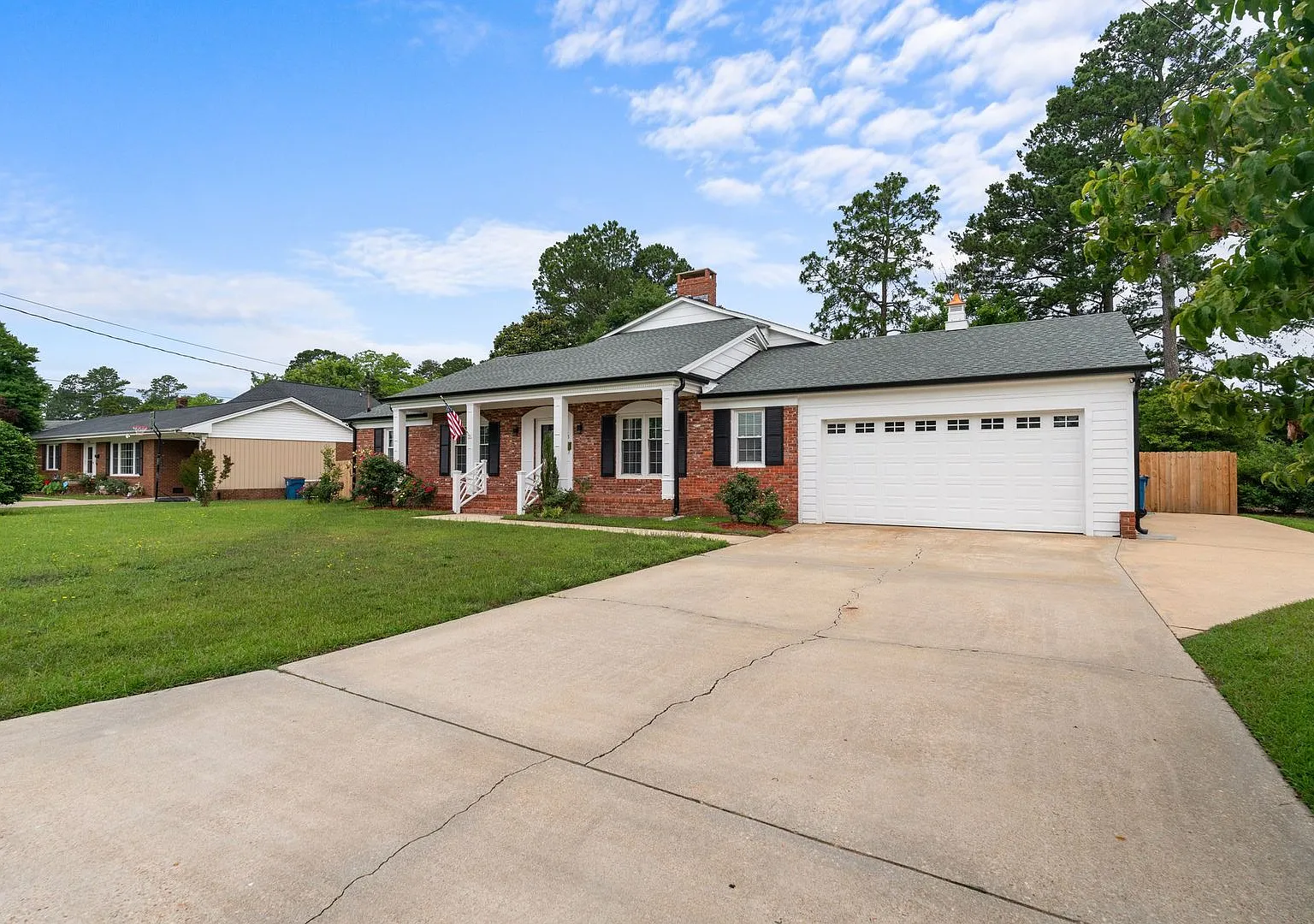 Newly renovated home located in Dunn! — Photo 2