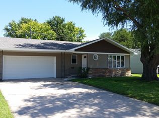 903 Sun Valley Dr, Grand Island, NE 68801