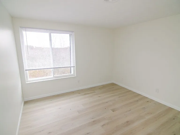 5465 Kirby Ave #13 — Photo 16