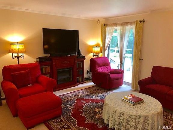 3rd image of 334 Central Park Ave APT H4