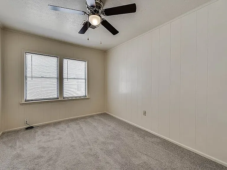 2708 Delano Ave — Photo 9