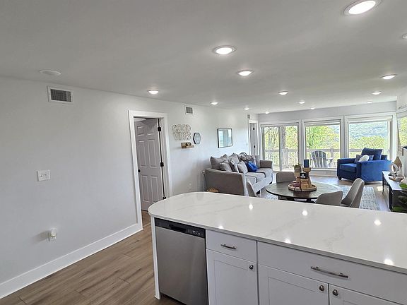 5th image of 125 Cliffside Dr #26