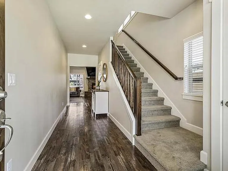 3136 NE Flagstone Ave — Photo 3