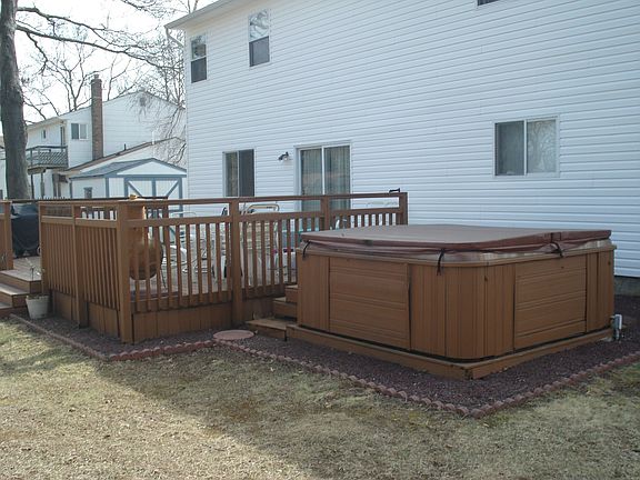 deck/jacuzzi