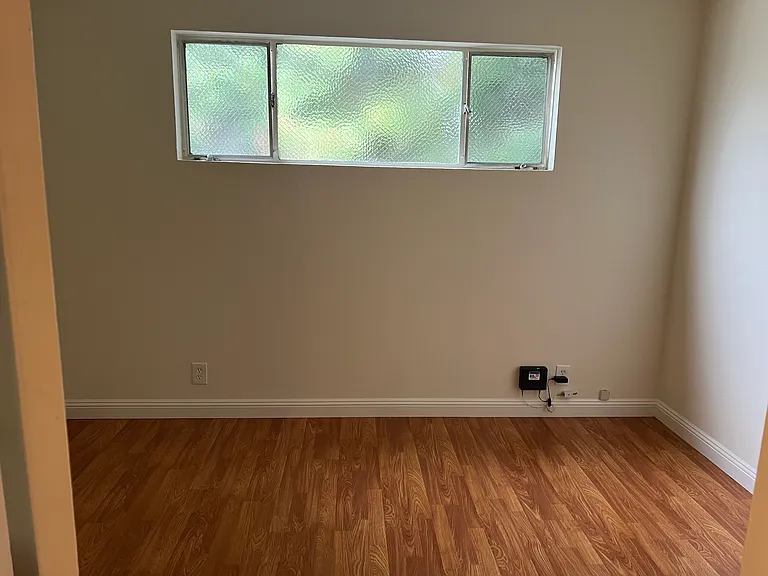 Claremont Park Apartments — Photo 16