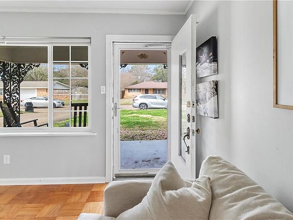 5th image of 4117 Earl Dr