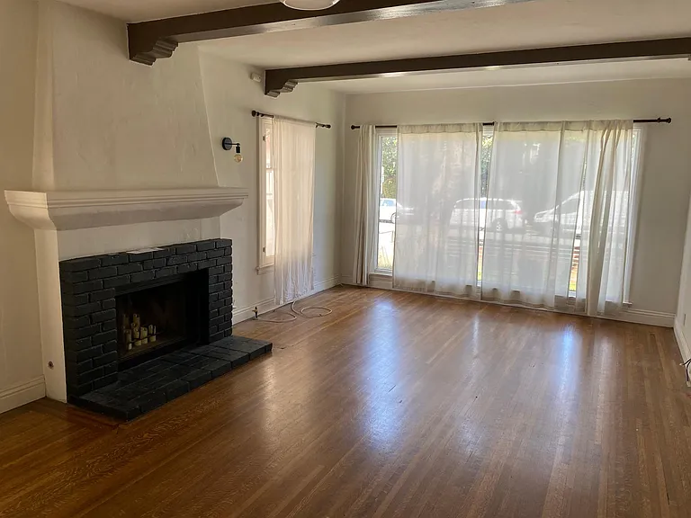 1831 Kelton Ave #1/2 — Photo 5