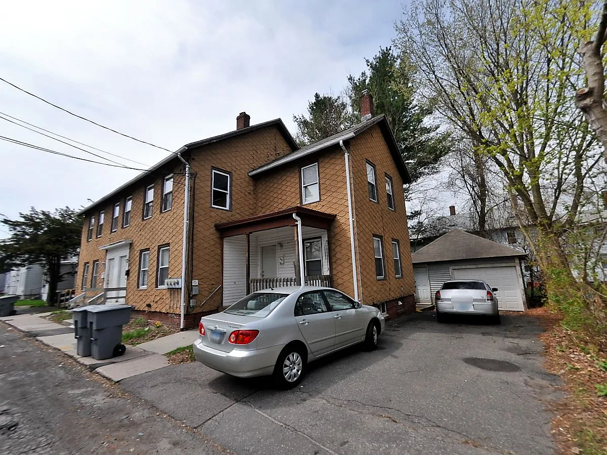 3 bed, 700 sqft, $1,600 — Photo 1