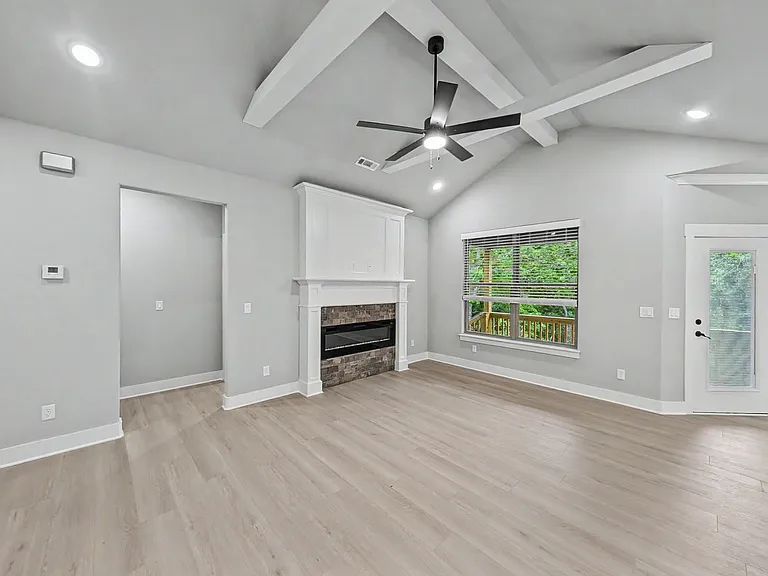 64 Islay Dr — Photo 2