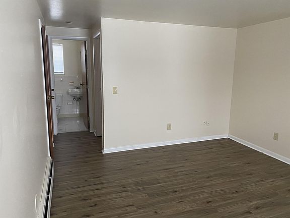 4th image of 841 Continental Ct #2