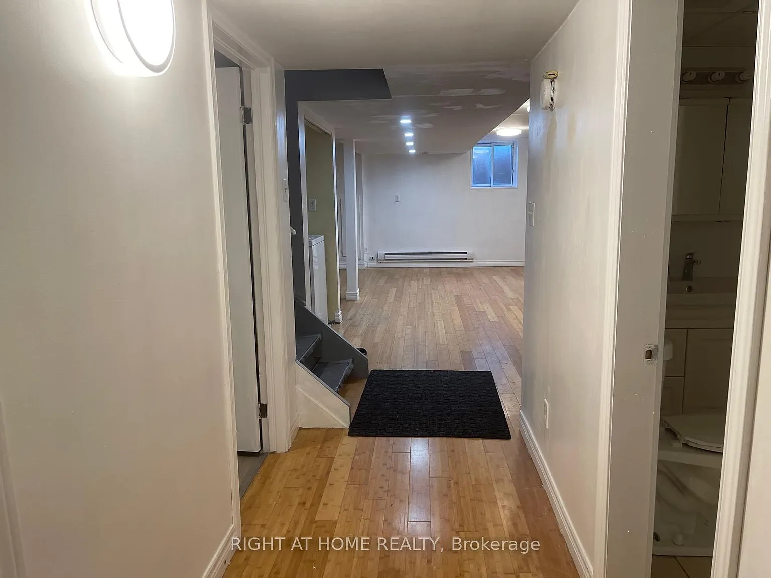 3 bed, $1,900 — Photo 2