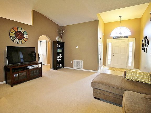 5th image of 107 Rockwood Way