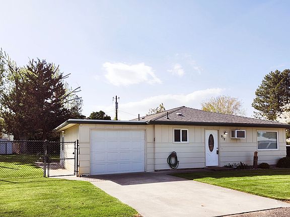 2nd image of 914 Road 46 #46-912