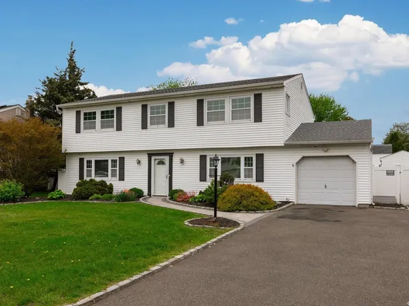 9 Ormand Avenue, Medford, NY 11763