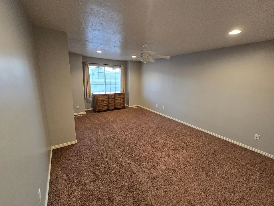 4 bed, 3.5 bath, 2644 sqft, $950 — Photo 4