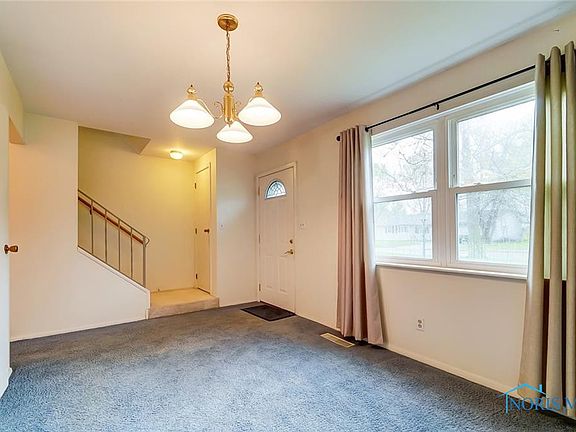 4th image of 1724 Queenswood Dr APT 8