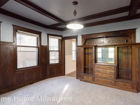 2187 N 47th St, Milwaukee, WI 53208