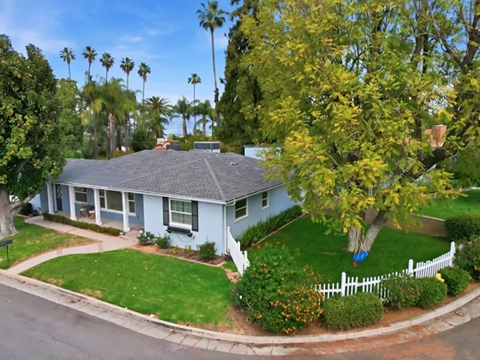 1329 La Loma Dr